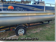 Sun Tracker FISHIN BARGE 22 DLX